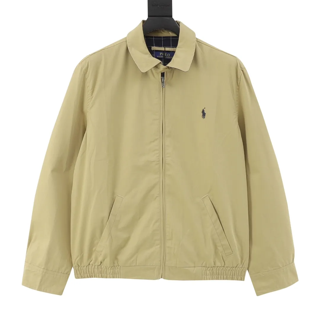P580 Ralph Lauren/Ralph Lauren R25 classic unisex old cadre zipper jacket, same style as Yi Mengling, item number: RL12168. Recommended by many fashion bloggers, the Harrington jacket's lapel zipper windproof design perfectly blends casual style with street trend elements, making it very suitable for neutral wear. The fabric texture of the jacket is excellent and comfortable to wear. It is a very versatile and trendy jacket. Original development, 100% pure cotton fabric, exquisite embroidery, evergreen style for all seasons, feel free to buy it, retro will never go out of style!  Size: S-XL